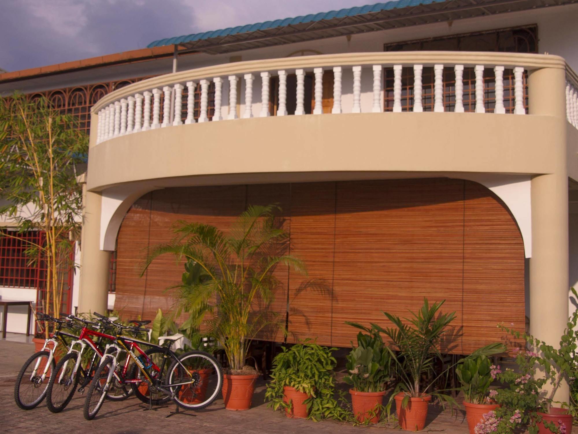 Bike And Tours Bed And Breakfast Lahad Datu Εξωτερικό φωτογραφία